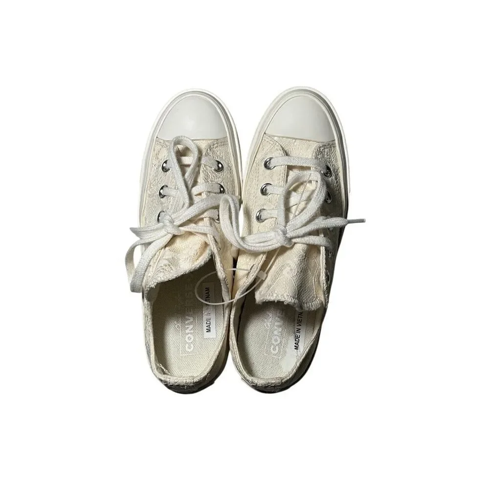 Converse | Chuck 70 Low Top Lace Sneakers
